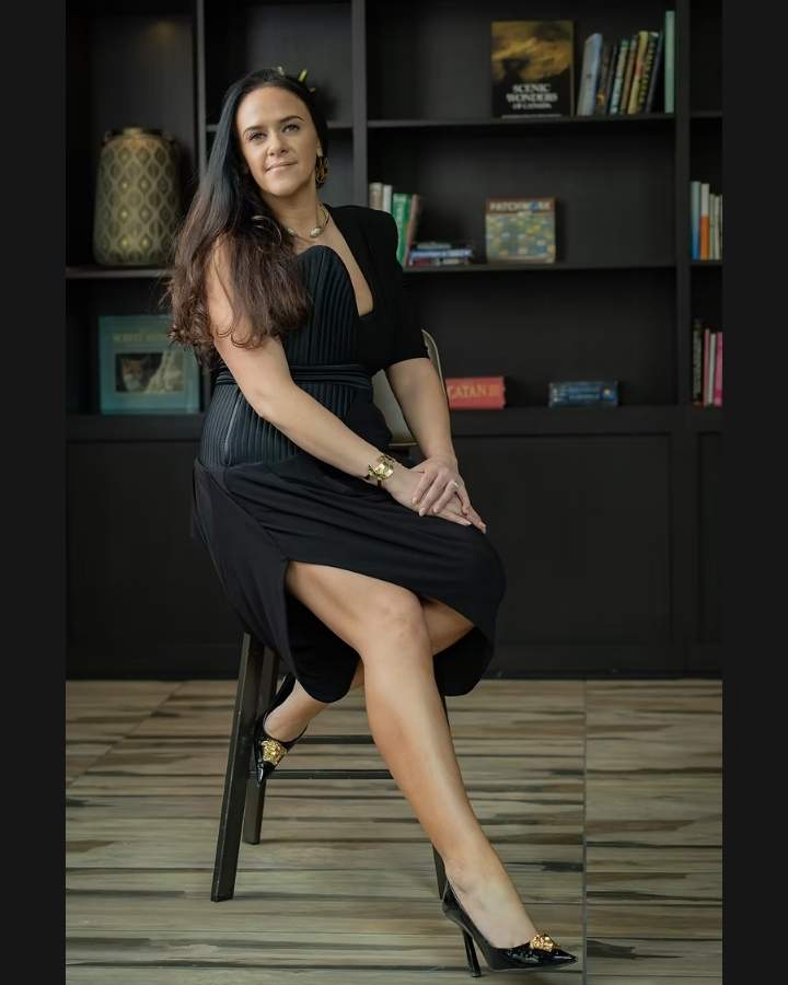 im-here-with-magazine-amanda-ovaici-calgary
